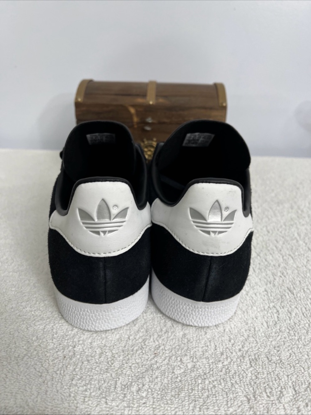 Adidas Women's Sz 11 Men’s Sz 9.5 Gazelle Originals Black/Silver Metallic ID7007 - Picture 7 of 12